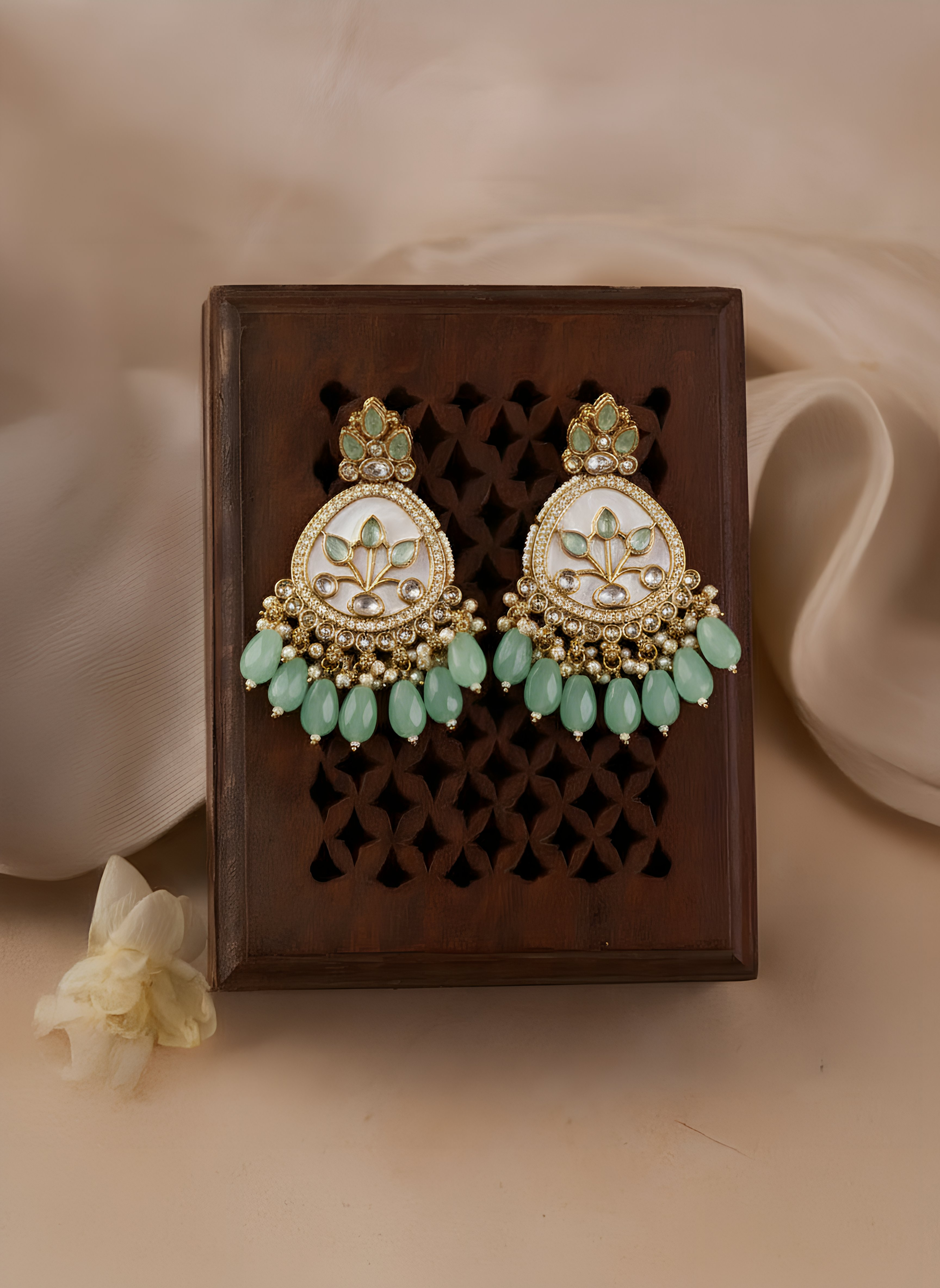 Aqua Noor Chandbaalis
