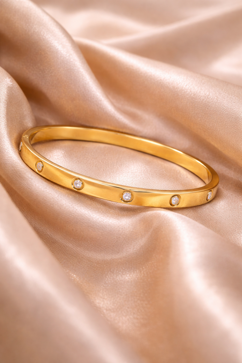 Solitaire Glow Bangle