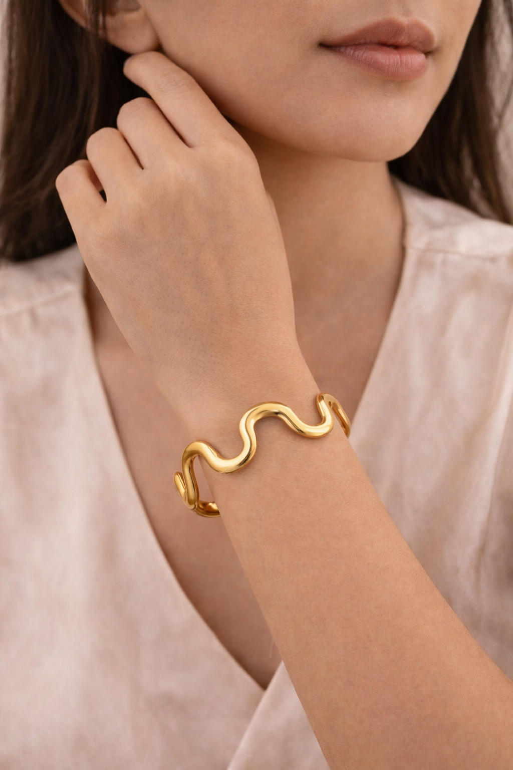 Noiré Curve Gold Cuff