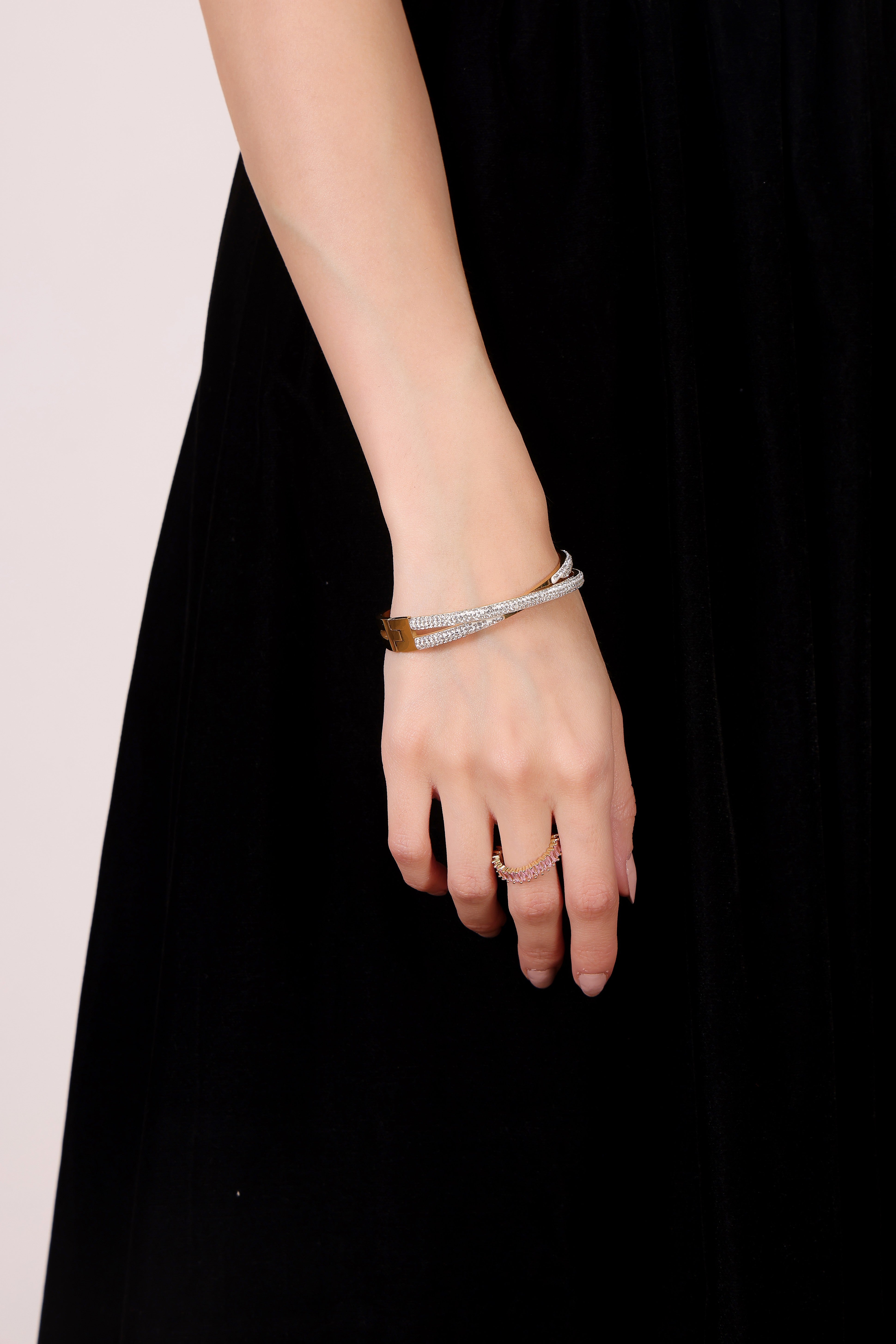 Model wearing Chain Link Bracelet – front view
