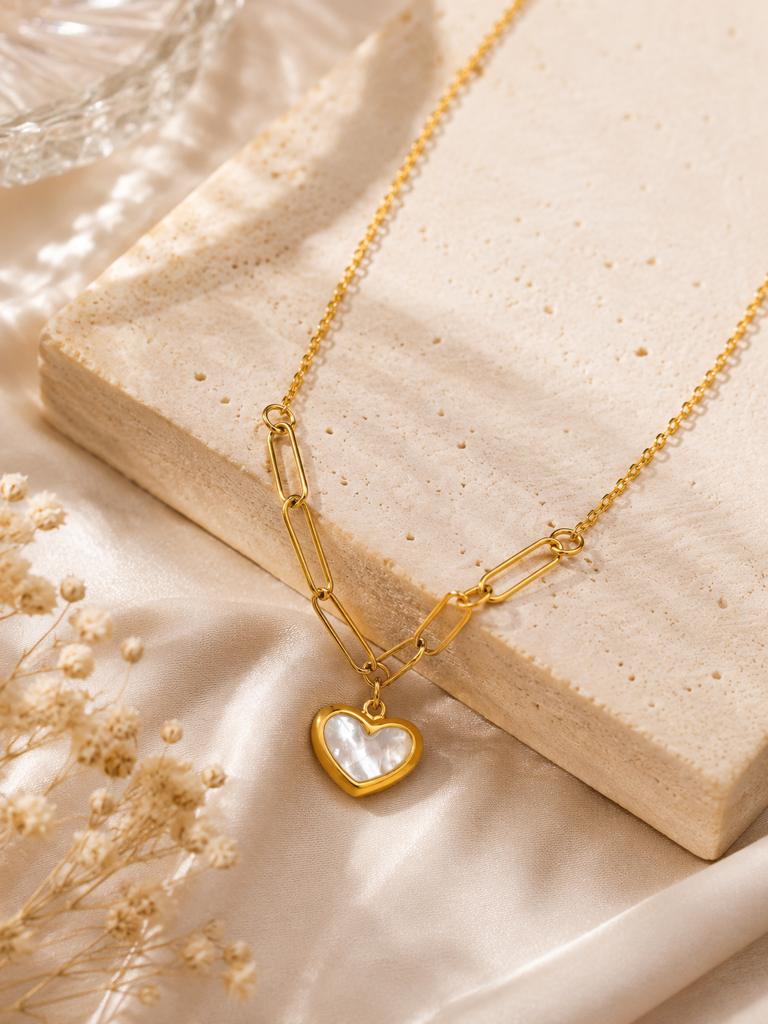 Lumière Pearl Heart Necklace