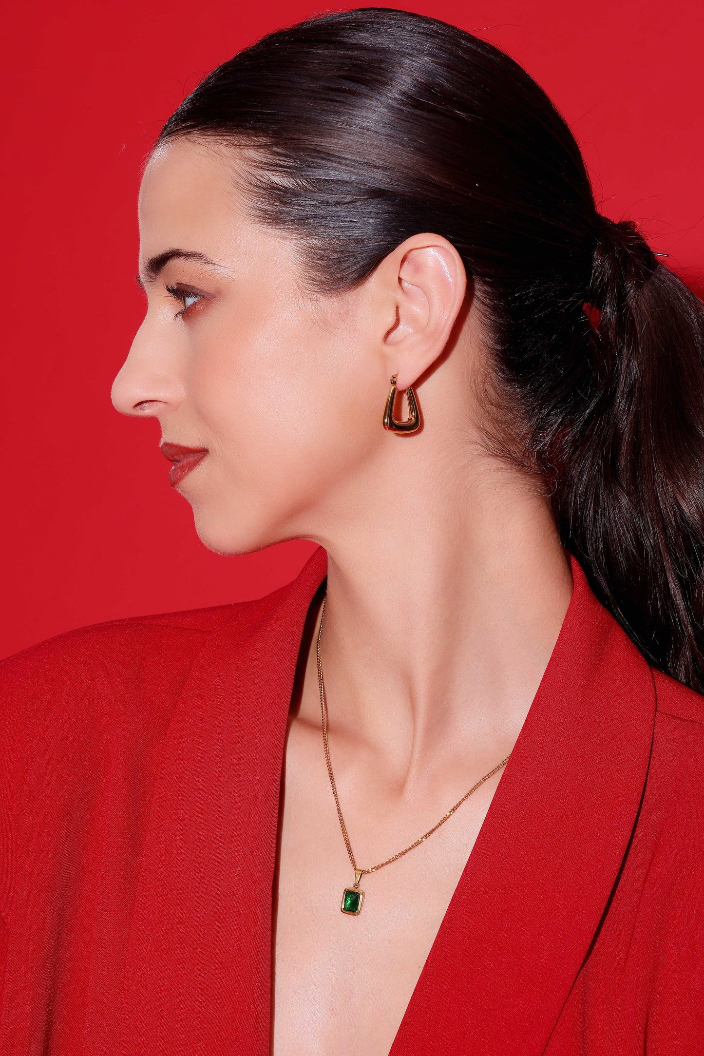 Model wearing Sculpt Hoops – front view