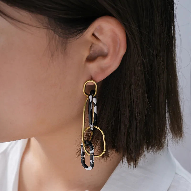 Monochrome Link Earrings