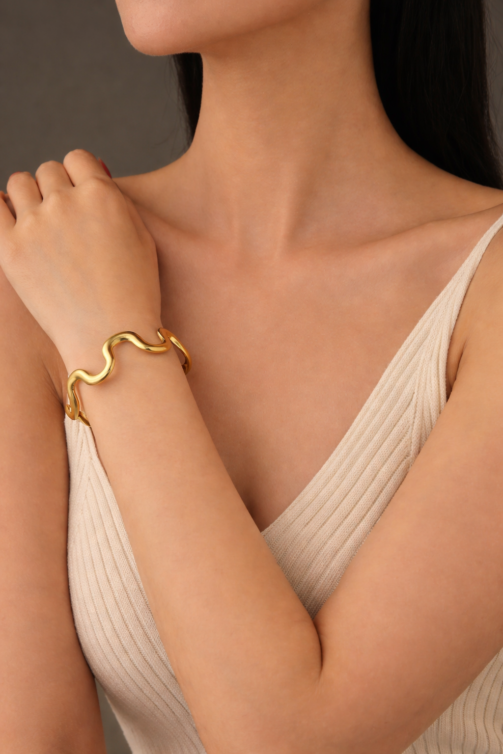 Noiré Curve Gold Cuff