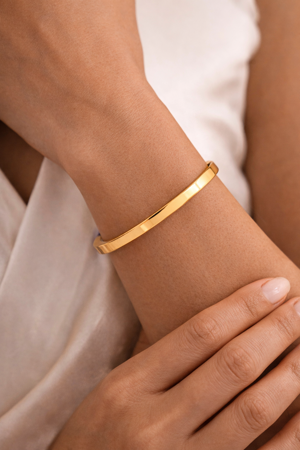 Eterna Oval Bangle