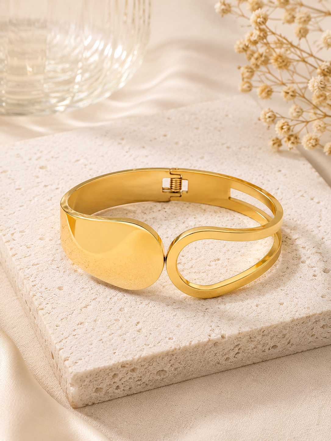 Iconic Love Cuff