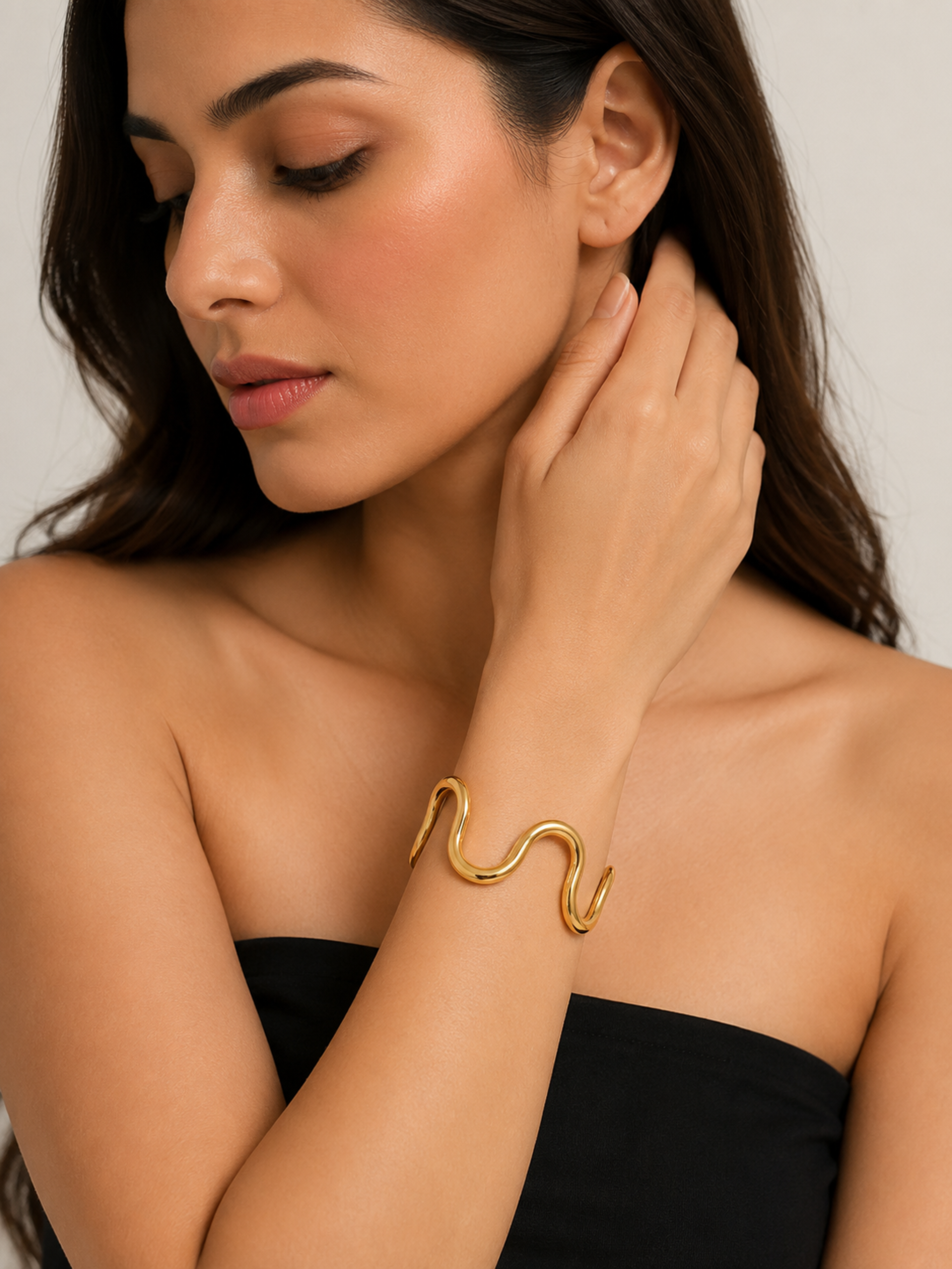 Noiré Curve Gold Cuff