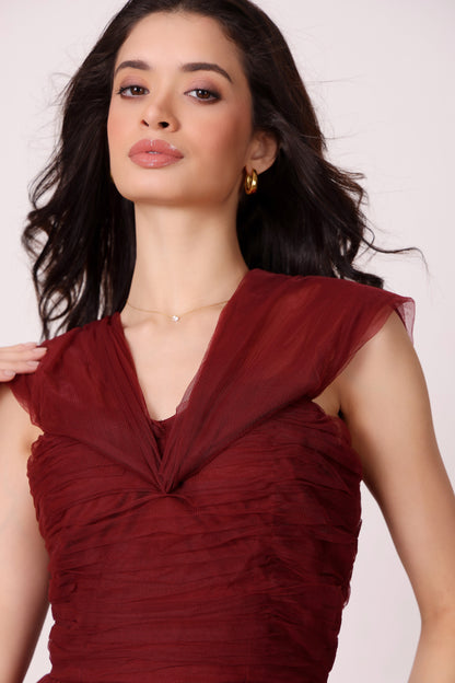 Model wearing Glint Necklace – side profile