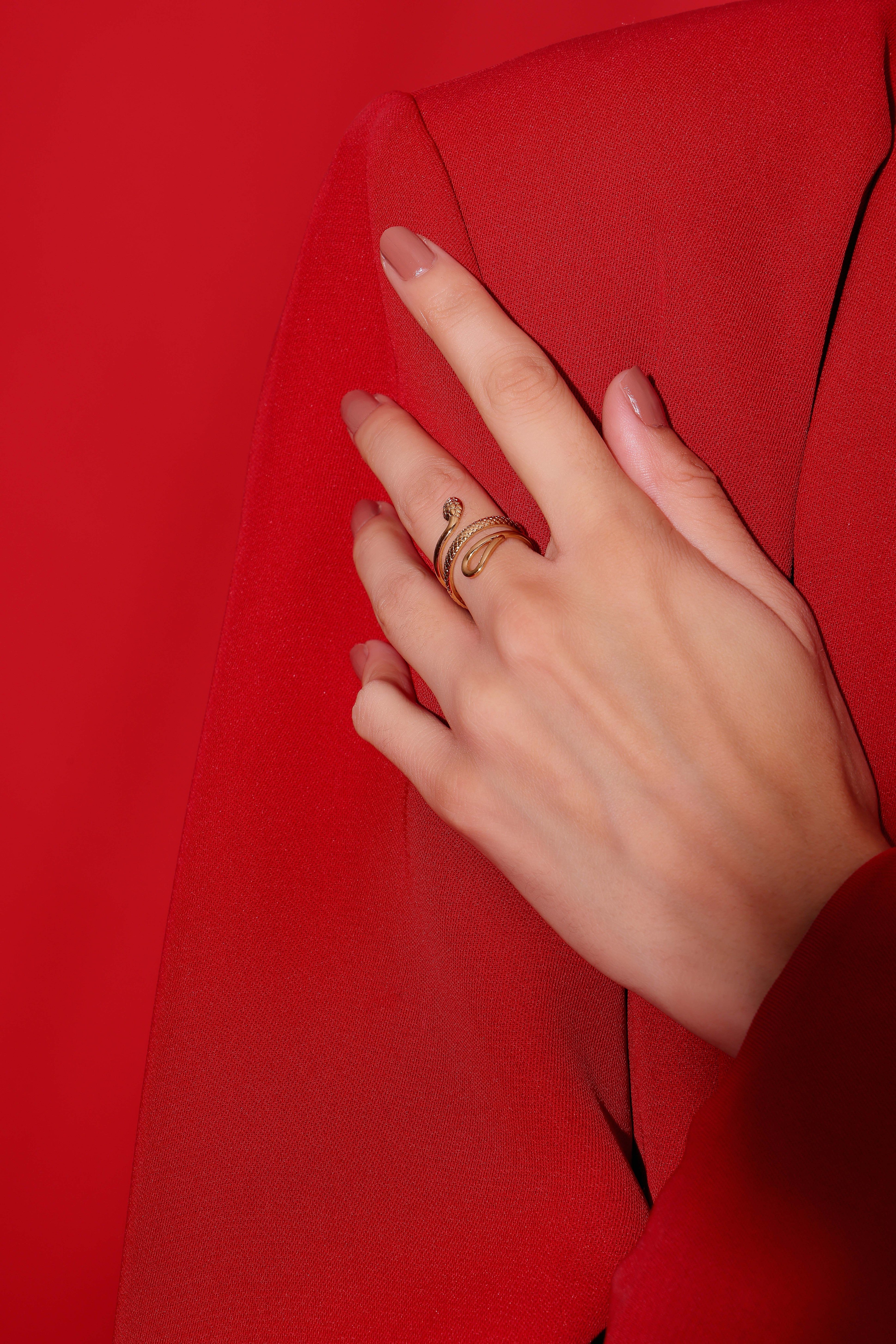 Model wearing Serpent Coil Ring – side profile